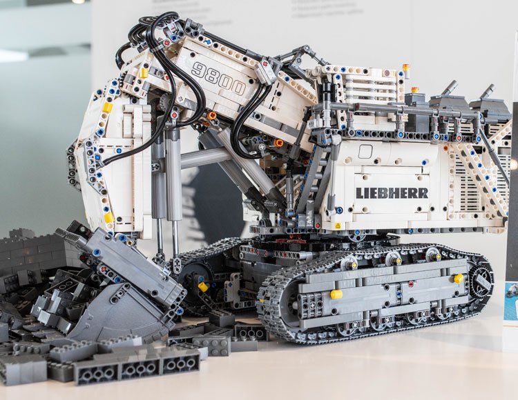 LEGO-Technic-Liebherr-R-9800-421002