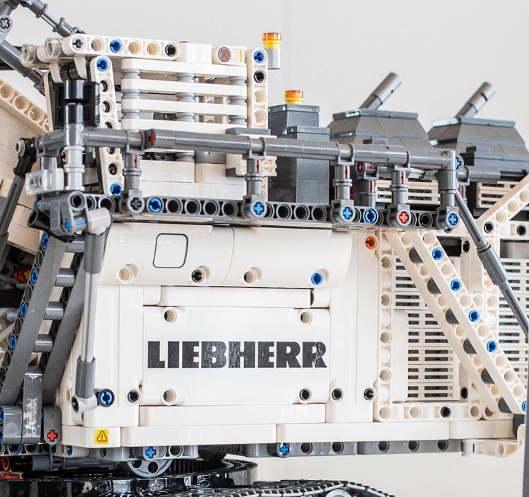 LEGO-Technic-Liebherr-R-9800-421003